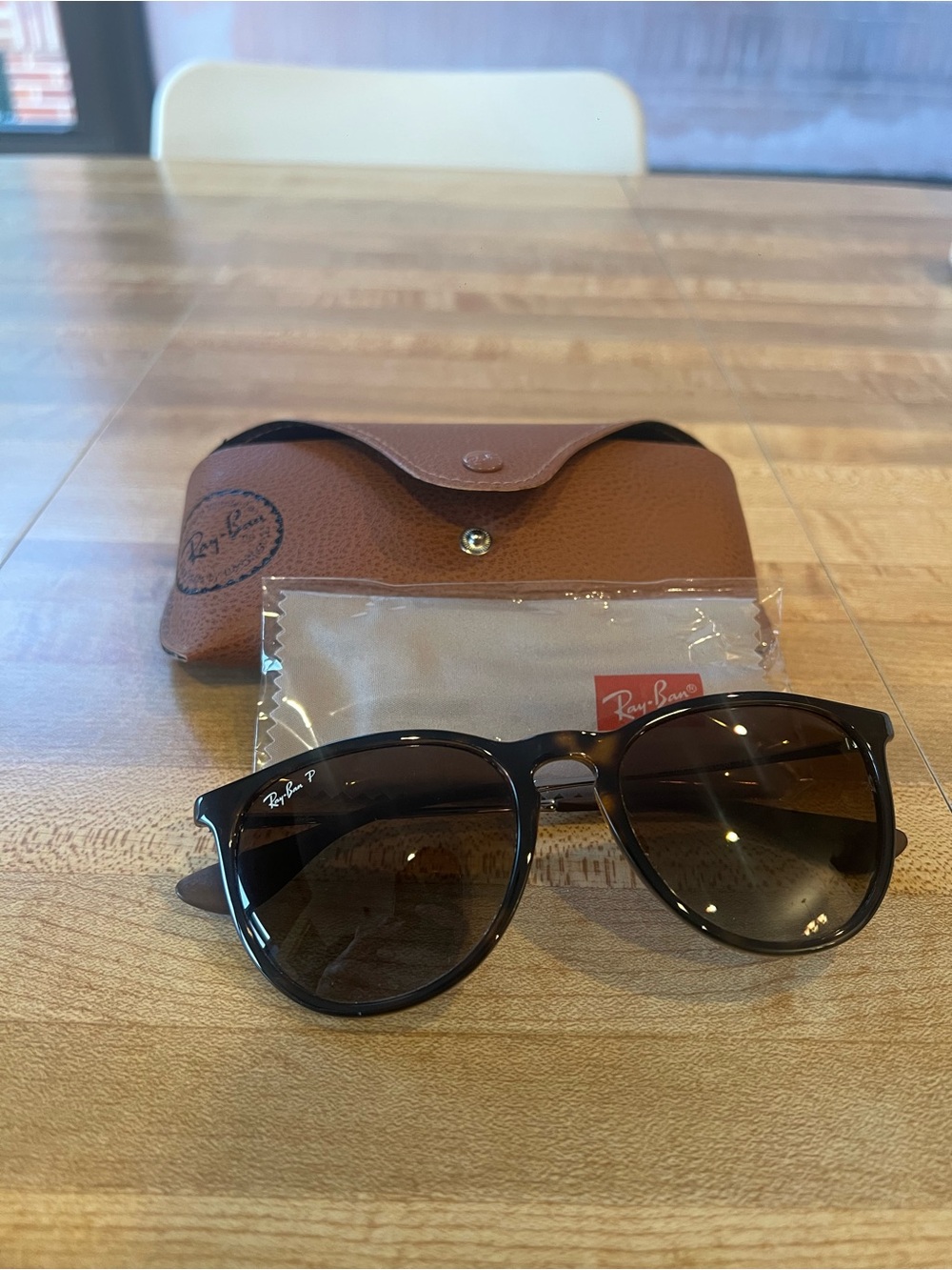 Ray-Ban Women's Black Frame Brown Gradient Lens Sunglasses with Case